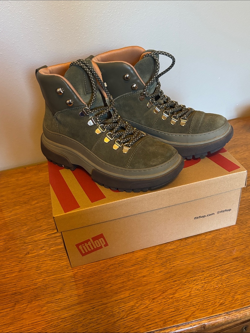 FitFlop WYLDER Suede Hiker-Lace Boots Deep Olive Size 7.5